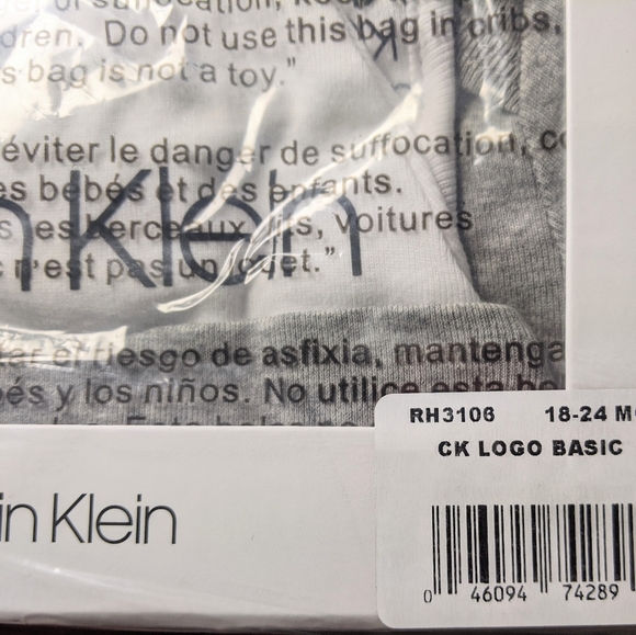 Calvin Klein Baby Gift Set - Picture 4 of 6